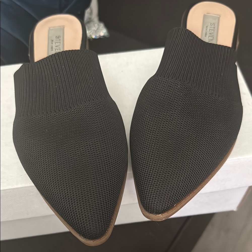 Black Knit Pointed-Toe Mules Minimalist Design